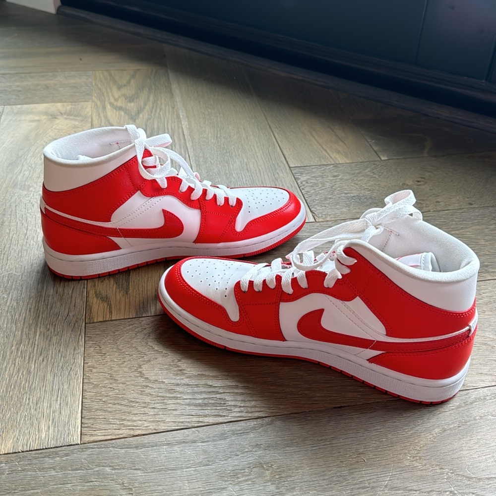 Wmns Air Jordan 1 Mid 'Habanero Red' – Size US 8 W